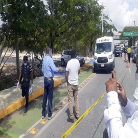 Hombre es encontrado muerto dentro de su auto en Francisco de Montejo
