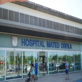 Suspenden seis meses de empleo y sueldo a una doctora de Menorca por críticas a las vacunas