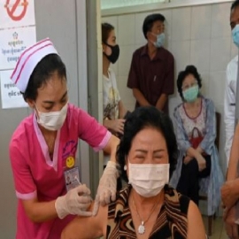 Uno de los gráficos más demoledores: En Camboya pasan de cero casos a una ola brutal de contagios justo a partir del día en el que comenzó la vacunación