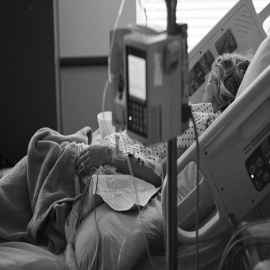 Una médico estadounidense de la UCI envía dos cartas a la FDA y a los CDC: “Ya no puedo aguantar mantenerme en silencio ante el grave daño que provocan las inoculaciones”
