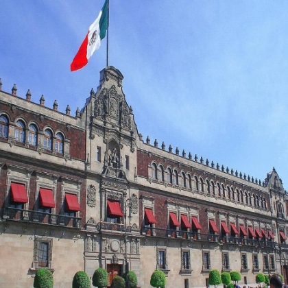 AMLO ordena investigar empresa de outsourcing que limpia Palacio Nacional