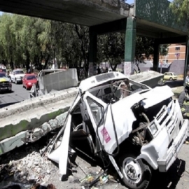 Podría quedar sin indemnización, micro que le cayó puente