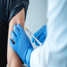 Un tipo sin “SC” suma vacuna + vacuna + muerte del vacunado por el virus y le da como resultado “paradoja”, más mascarillas y distanciamiento social