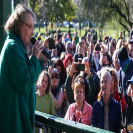 Dolores Cahill desde la manifestación mundial en Londres: «El juego ha terminado. El castillo de naipes de los globalistas ya se ha derrumbado»