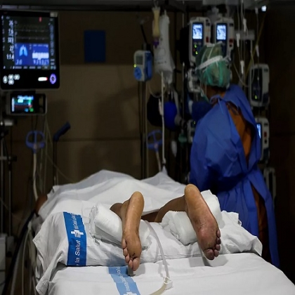 Las hospitalizaciones diarias en España se acercan a las de hace un año sin vacunas