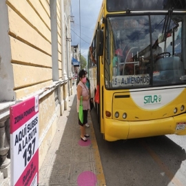 Usuarios del transporte público reconocen como una buena medida la reubicación de las zonas de ascenso y descenso en el Centro histórico