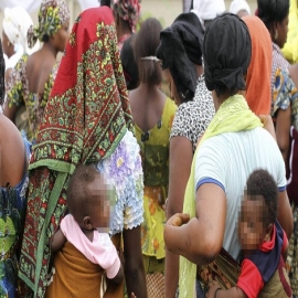 Desmantelan una 'fábrica de bebés' que vendía a recién nacidos fruto de relaciones entre hombres contratados para embarazar a mujeres en Nigeria