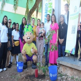 Alumnos de educación básica siguen sumando esfuerzos para lograr un Yucatán más verde y sustentable a través de "Un niño, un árbol"