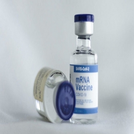 Médicos que cuestionan las vacunas experimentales de Covid podrían perder sus licencias, dijo conocida asociación de médicos