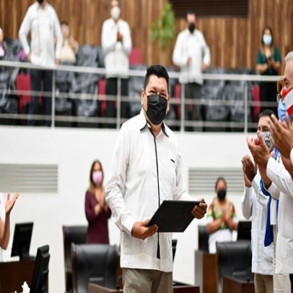 Maestro José Dolores Chan recibe reconocimiento ‘A la excelencia docente’