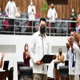 Maestro José Dolores Chan recibe reconocimiento ‘A la excelencia docente’