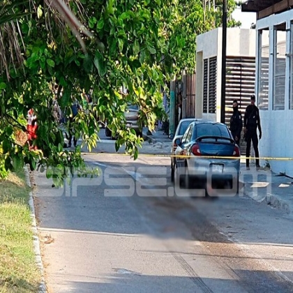 Sicarios atropellan y rematan a su víctima con 15 disparos de AK-47