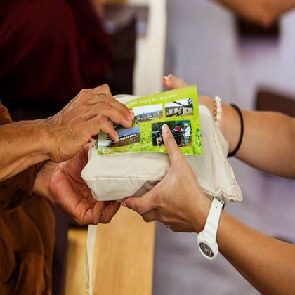 “Navidar”: Sacerdote anima a ayudar a necesitados y resalta que el hambre tiene vacuna