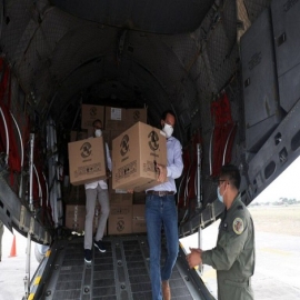 Nuevo cargamento con 11,740 dosis arribó a Yucatán para continuar con la vacunación de los adultos mayores en el estado