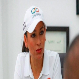 Laura Fernández supervisa retiro de sargazo en playas de Puerto Morelos