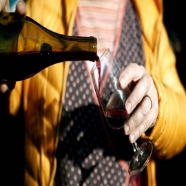 ¿Por qué no hay que beber alcohol durante el autoaislamiento por la pandemia de covid-19?