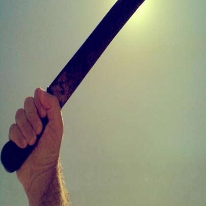 Frente a su mamá, hombre mata a machetazos a su hermano