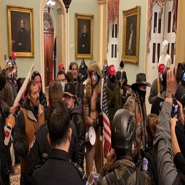 El presidente Trump activa la Guardia Nacional después del estallido del caos en el Capitolio
