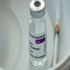 «Nada más lo explica»: los científicos noruegos dicen que AstraZeneca SI causó coágulos sanguíneos, mientras que los expertos británicos y holandeses lo descartan