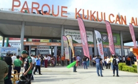 Analizan regreso del público al Kukulcán para juegos de Leones de Yucatán
