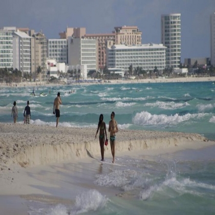 Cancún: Gobierno de AMLO revive proyecto de recuperación de playas