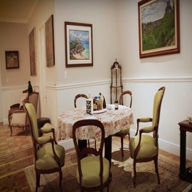 Un domo blindado, sillas que valen el enganche de una casa y un bar: las extravagancias de Felipe Calderón en Palacio Nacional