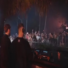 Fiestas de turistas en Tulum desafían a la pandemia