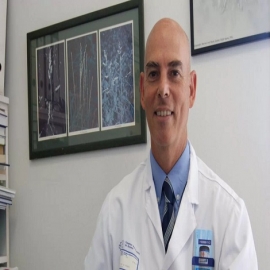 Un jefe de servicio del CHUO rechaza la "vacunación obligatoria" y tacha de "experimento genético" la vacuna