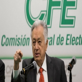 Empresas de energías renovables usan red de CFE y no quieren pagarle: Bartlett