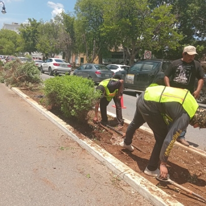 Con la instalación de un nuevo sistema de dispersión de agua, las áreas verdes estarán más cuidadas para el disfrute de todas las familias y visitantes.