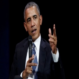 Barack Obama aboga que los libros con contenido LGBTQ se enseñen en las escuelas
