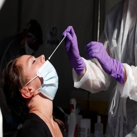 Advierten que los hisopos nasales están asociados con un mayor riesgo de meningitis