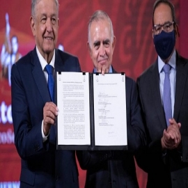 AMLO y empresarios firman acuerdo para reactivar la economía