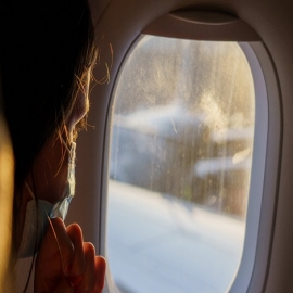 Las autoridades de la UE retiran la recomendación de usar mascarillas en los aviones