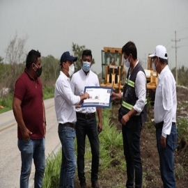Construcción de la carretera Hunucmá-Sisal contribuye a generar empleos para los yucatecos que más lo necesitan y una importante derrama para impulsar la dinámica económica