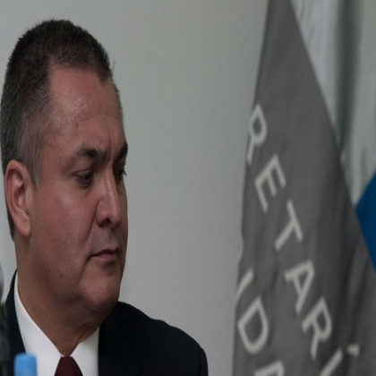 García Luna quiere darle a EU su celular y computadora: defensa. Fijan nueva audiencia el 2 de abril
