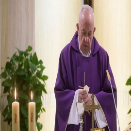 El Papa reza por la conversión de los usureros que hacen negocio con el coronavirus