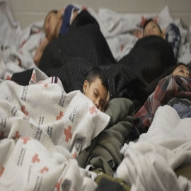 La ESCALOFRIANTE realidad que estarían viviendo los NIÑOS en los campamentos de migrantes [Video]