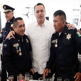 Renán Barrera reconoce el compromiso de las y los policías municipales por cuidar a las familias del Municipio