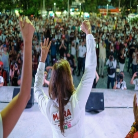 CELEBRA MARA LEZAMA ANIVERSARIO DE CANCÚN