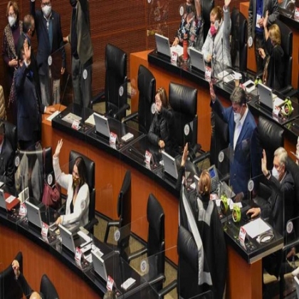 Senado aprueba 'proyecto alterno' para eliminar fuero presidencial; pasa a Congresos locales