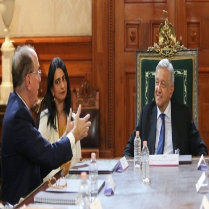 AMLO le propuso a Larry Fink, el presidente del banco BlackRock, un Plan Marshall por el COVID-19