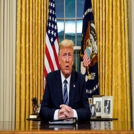 Trump pide evitar las reuniones de más de 10 personas, viajar o ir a restaurantes