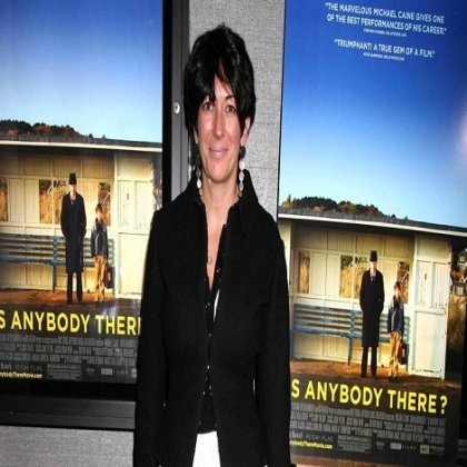 Ghislaine Maxwell habría ordenado "a una habitación llena de menores que se besaran, bailaran y tocaran de manera sexual" ante ella y Epstein