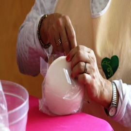 IMSS ofrece prótesis artesanales a mujeres que tuvieron cáncer de mama