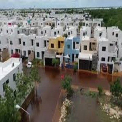 Miles de vecinos de Las Américas demandan a grupo SADASI por inundación y piden a Mauricio Vila y a Renán Barrera su intervención.
