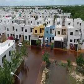 Miles de vecinos de Las Américas demandan a grupo SADASI por inundación y piden a Mauricio Vila y a Renán Barrera su intervención.