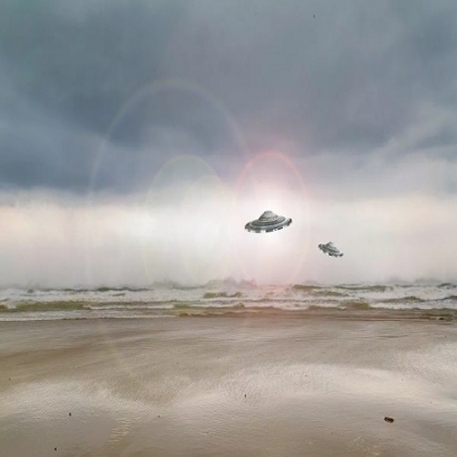 El ejército de EE. UU. Descubrió un cubo misterioso y objetos en forma de triángulo sobre el Atlántico, dicen los medios