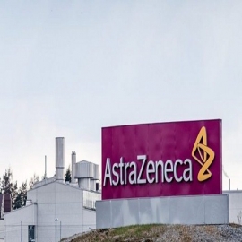 España restringe la vacuna AstraZeneca a mayores de 60 años, mientras Gran Bretaña no la recomienda para menores de 30