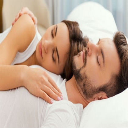 ¿Tienes problemas para conciliar el sueño? Dormir en pareja tiene efectos beneficiosos